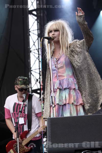 THE ASTEROIDS GALAXY TOUR - 2009-08-29 - SAINT CLOUD - Domaine National - Scene de la Cascade - 